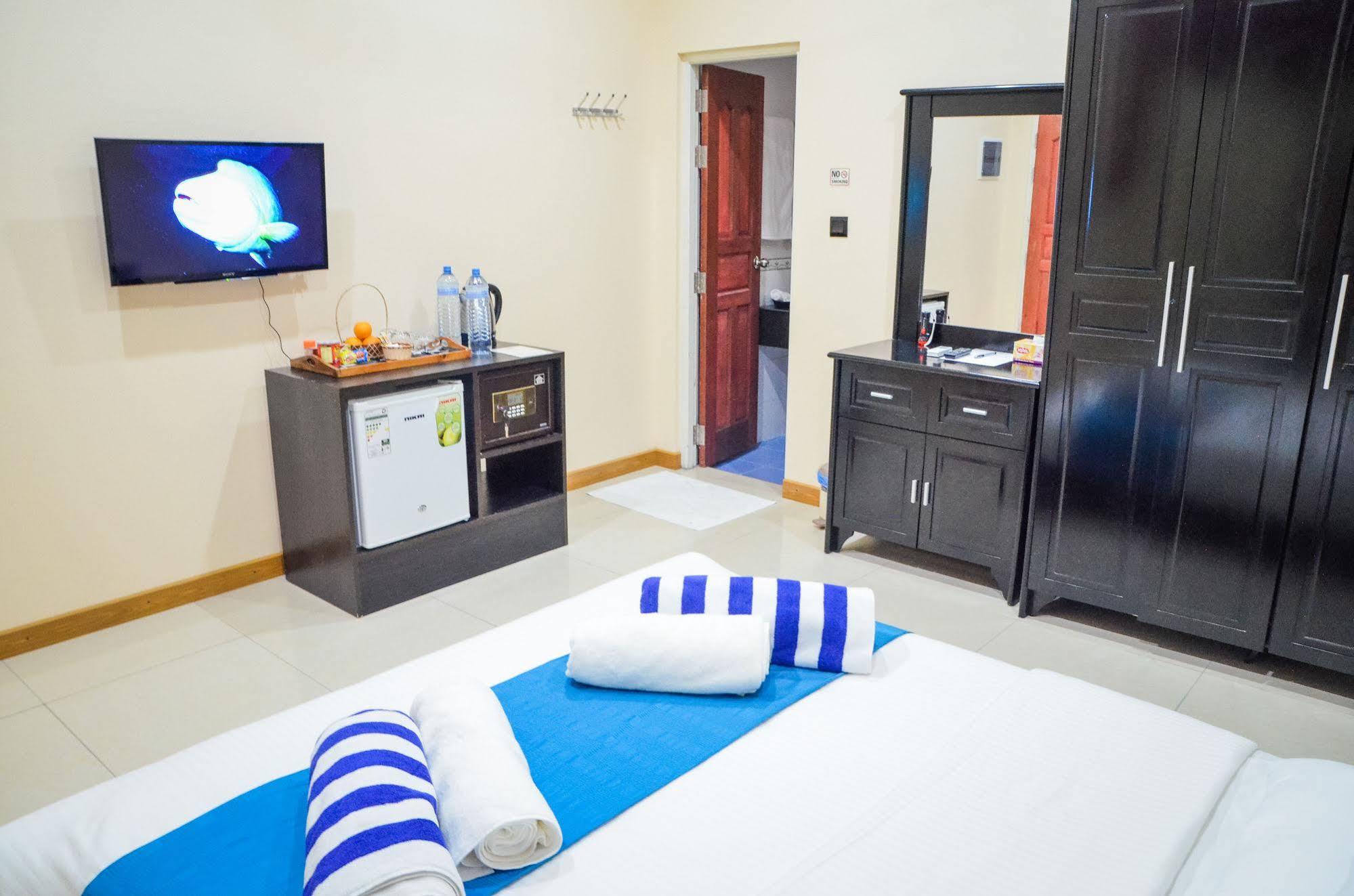 Whale Shark Inn Maamigili Extérieur photo